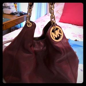 Wine with gold chain,Genuine leather.